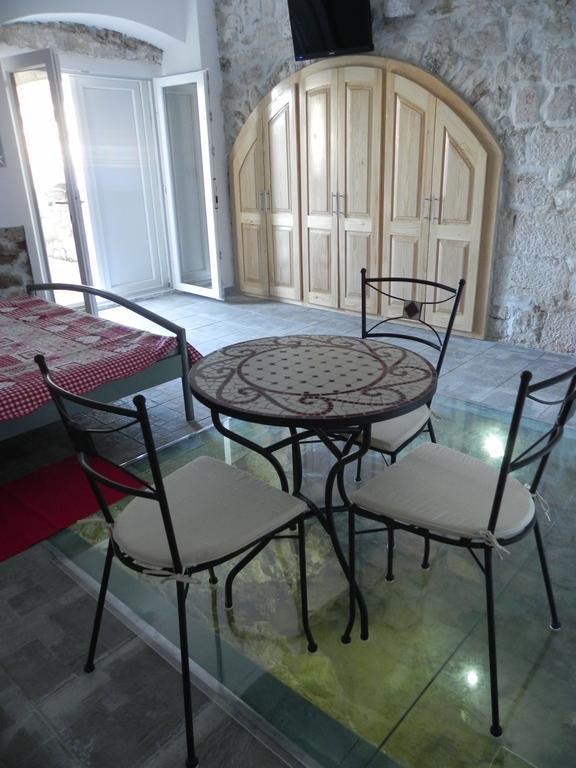 Apartments Acalinovic Vis Quarto foto