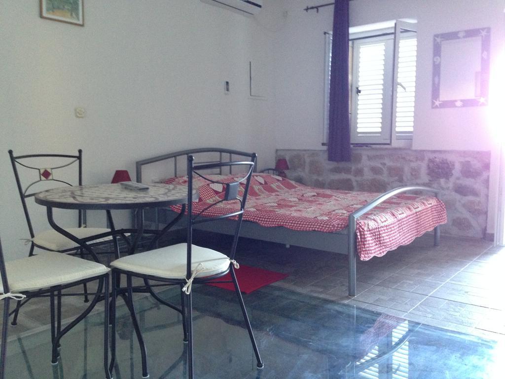 Apartments Acalinovic Vis Quarto foto